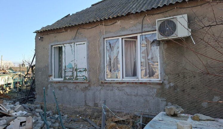 Наслідки обстрілів Херсонської області: внаслідок обстрілів правобережжя одна людина загинула та п’ятьох поранено. ФОТОрепортаж