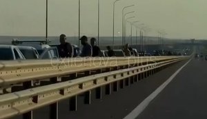 Росіянин зафільмував рекордний затор із 2800 автомобілів на виїзд із Криму: "Такой очереди перед мостом еще не было никогда". ВІДЕО+ФОТОрепортаж