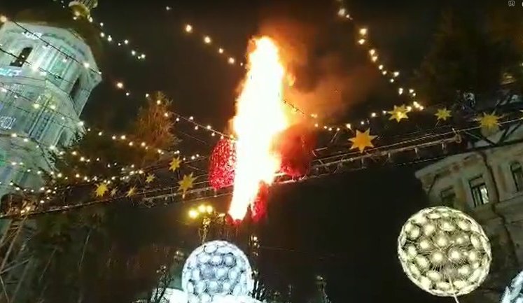 Під час відкриття головної ялинки України сталася пожежа. ВIДЕО