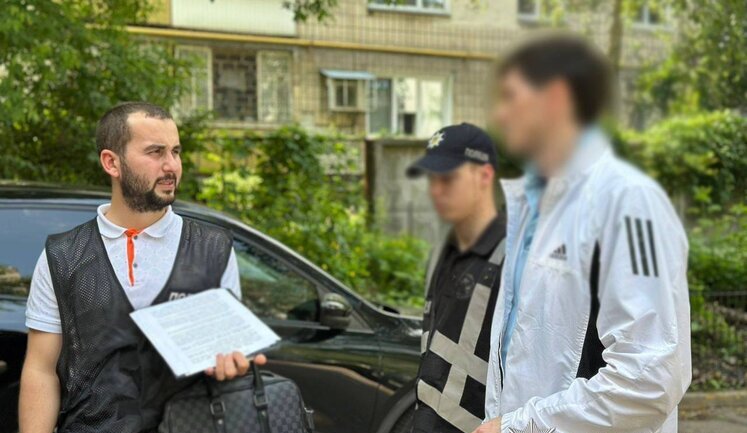Полиция задержала киевлянина, который по заказу спецслужб РФ поджог автомобиль военного. ФОТО