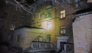 Ворог обстріляв Нікополь із важкої артилерії: пошкоджено будинки та газогін. ФОТОрепортаж