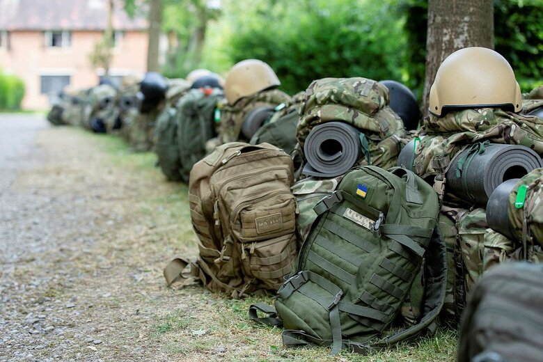 Українські військовослужбовці проходять навчання у Великій Британії 13
