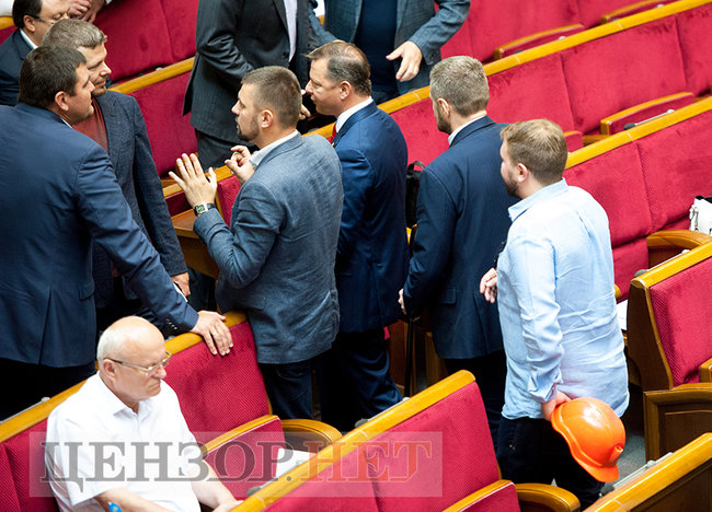 Шахов, що голосує за чотирьох, Ляшко в касці і розмова Новинського з Воропаєвим, - день роботи ВР 20 червня 20
