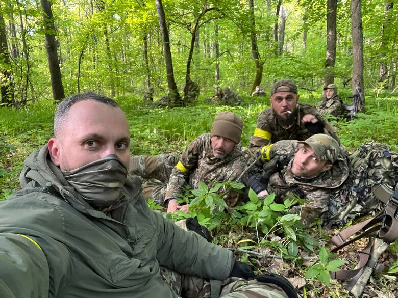 Командир батальйону Стугна Дмитро Лінько: Росіяни уникають контактного бою. Зараз наступу передує величезна кількість артобстрілів, а потім вже йде техніка і насамкінець піхота 03