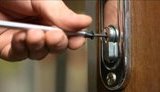 Граждан просят не присоединять к соседским чатам в соцсетях новых пользователей и не пускать в подъезд незнакомцев