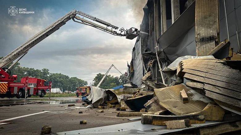 Удар по Київщині 5 серпня: ДСНС ліквідує наслідки