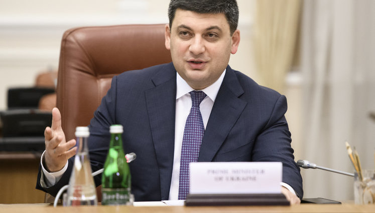 У наступні чотири роки Україна має погасити 27 млрд доларів боргів, - Гройсман