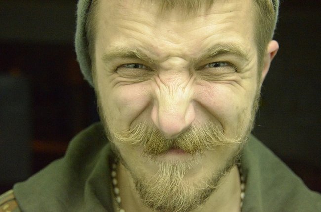 Кулеметник Максим Кривцов: Я прокинувся від крику. Палач вдивлявся в небо, наче капітан корабля, який щойно помітив довгоочікувану землю, і кричав, радісний-радісний: Далі, наші Градами #башать! 01