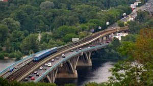 Мост Метро в Киеве закроют на двухлетний ремонт