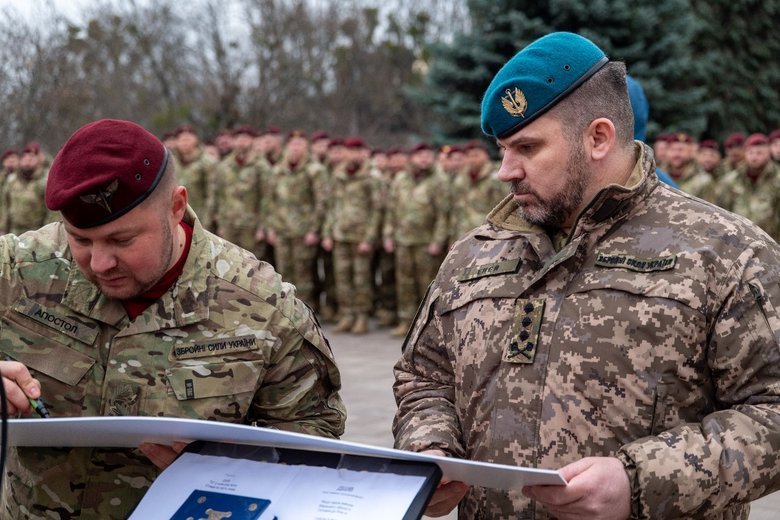 В Киеве открыли памятный знак Десантно-штурмовым войскам