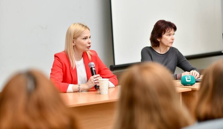 "Є родини загиблих українських захисників, де вдови залишились самі з 8-9 дітьми", - волонтерка Ярова. ФОТОрепортаж