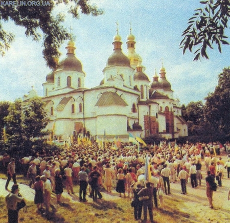 27 лет назад над Киевом был поднят национальный сине-желтый флаг 02