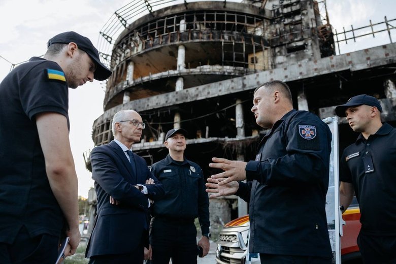 Іноземним делегаціям показали наслідки російських ударів по Києву