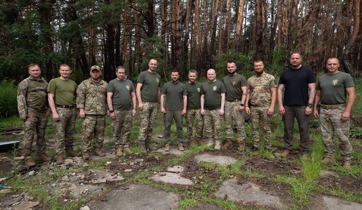Зеленський відвідав Вовчанський напрямок: Військові фіксують тут найманців РФ з Китаю, країн Африки та Азії. ВІДЕО+ФОТОрепортаж