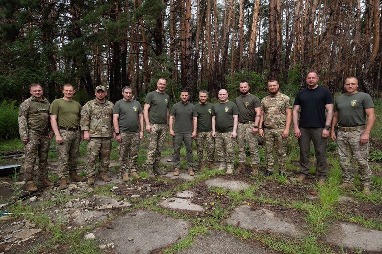 військові