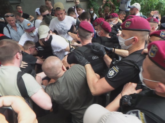 На акції на підтримку Стерненка сталися бійки між мітингувальниками і правоохоронцями: є затримані 21
