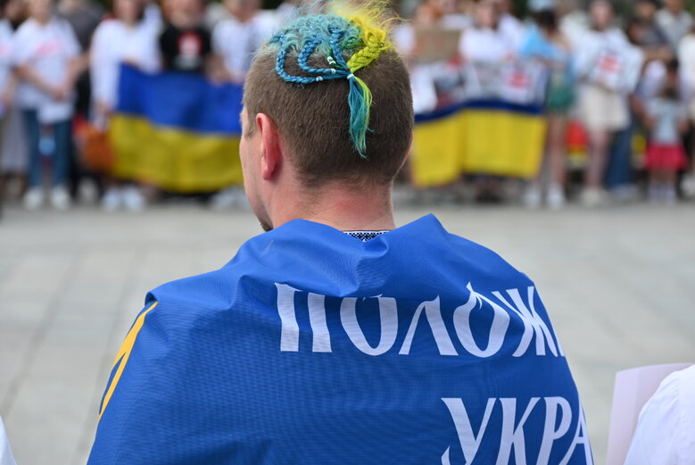 Акція на підтримку полонених військових медиків відбулася на Майдані Незалежності 35