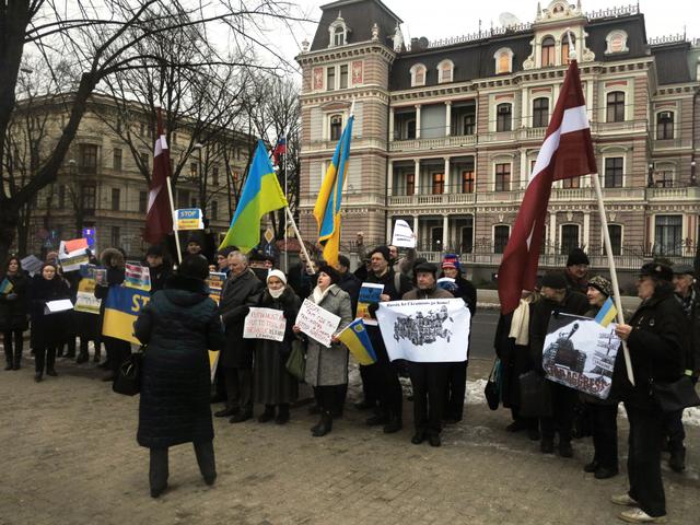 "Avdiivka is Ukrainian Aleppo": Ukrainians protest at Russian embassies in Riga, Rome and Lisbon 16