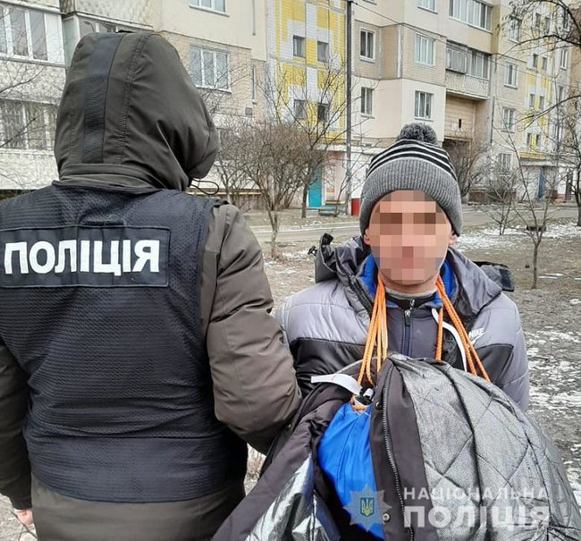 Киевские полицейские задержали двух домушников-альпинистов на Троещине 03