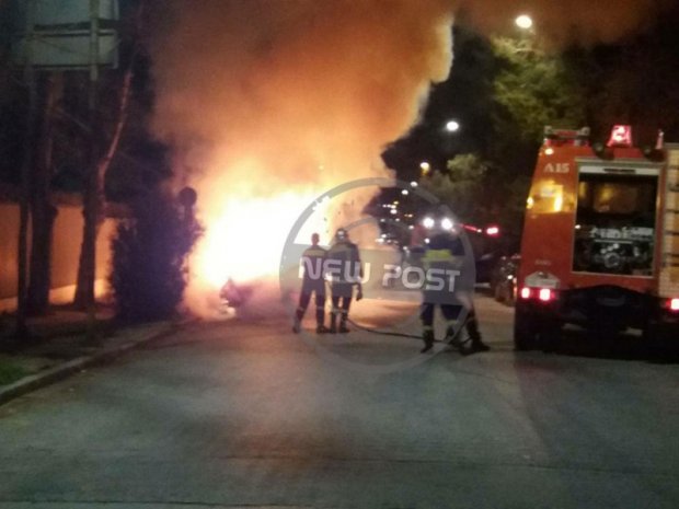 В Афінах напали на українське посольство. Спалили кілька автомобілів, - МЗС. 05