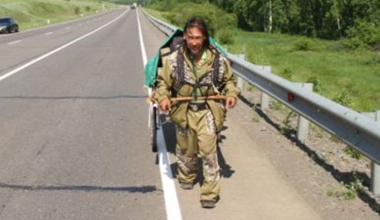 "Фашист якийсь сів при владі, а для мене він демон кривавий", - якутський шаман іде в Москву виганяти Путіна з Кремля. ВIДЕО