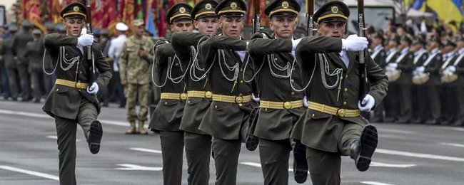 Реформа в армії: У ВСУ змінили стройовий крок. Тепер військовослужбовці підніматимуть ногу на 5 см нижче 01 Реформа в армії: У ВСУ змінили стройовий крок. Тепер військовослужбовці підніматимуть ногу на 5 см нижче 01