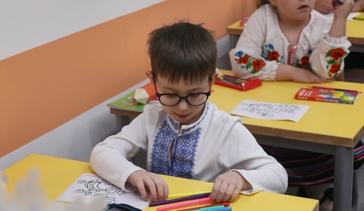"Пакунок школяра": Кабмін дозволить витрачати кошти для першачків на придбання книг