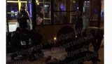 "Зайві пасажири" не хотіли виходити із салону тролейбуса і чинили опір поліції в Києві. ВIДЕО