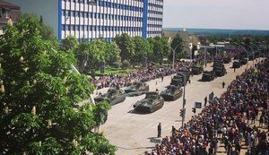 Боевики провели тяжелую военную технику по оккупированным Донецку и Луганску в нарушение Минских договоренностей. ФОТОрепортаж