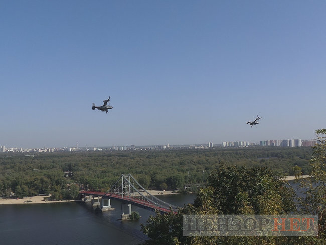 Американские самолеты CV-22B Osprey совершили полет над Киевом 06