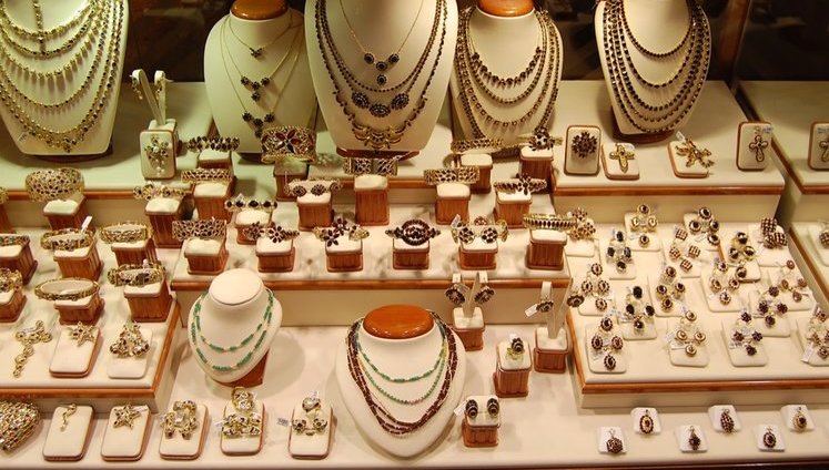 Схеми дроблення бізнесу через ФОПів: Податківці оштрафували дві мережі ювелірних магазинів на 70 мільйонів