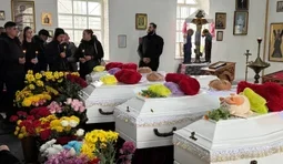 На Криворожье похоронили пятерых детей семьи Вороновых, которых более двух месяцев считали пропавшими без вести после удара РФ. ФОТО
