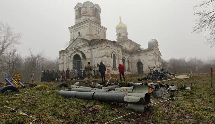 Праздничная служба на Крещение на руинах разрушенной россиянами Вознесенской церкви в селе Лукашевка Черниговской области. ФОТОрепортаж
