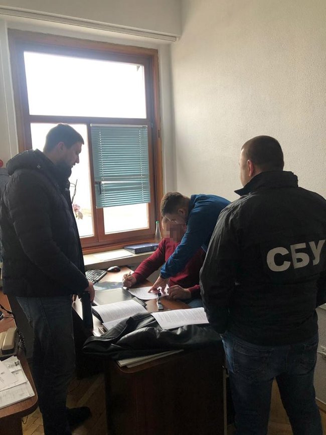 Чиновник ГФС попался на сбыте и контрабанде сильнодействующих лекарств 01 Чиновник ГФС попался на сбыте и контрабанде сильнодействующих лекарств 01