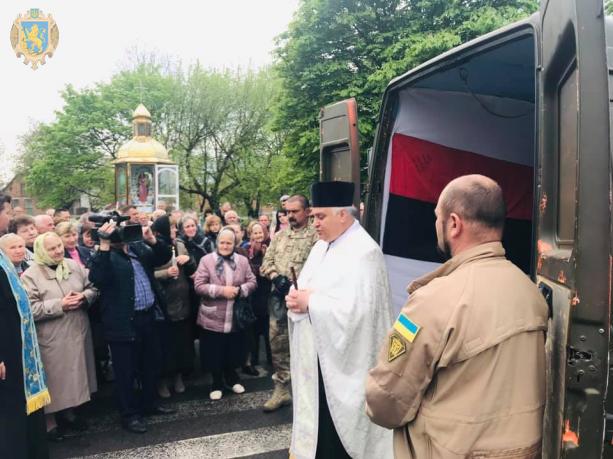 З воїном 24-ї ОМБр Володимиром Куциком, який загинув у зоні ООС, попрощалися на Львівщині 09 З воїном 24-ї ОМБр Володимиром Куциком, який загинув у зоні ООС, попрощалися на Львівщині 09