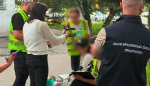 Многодетная мать пыталась продать новорожденного сына