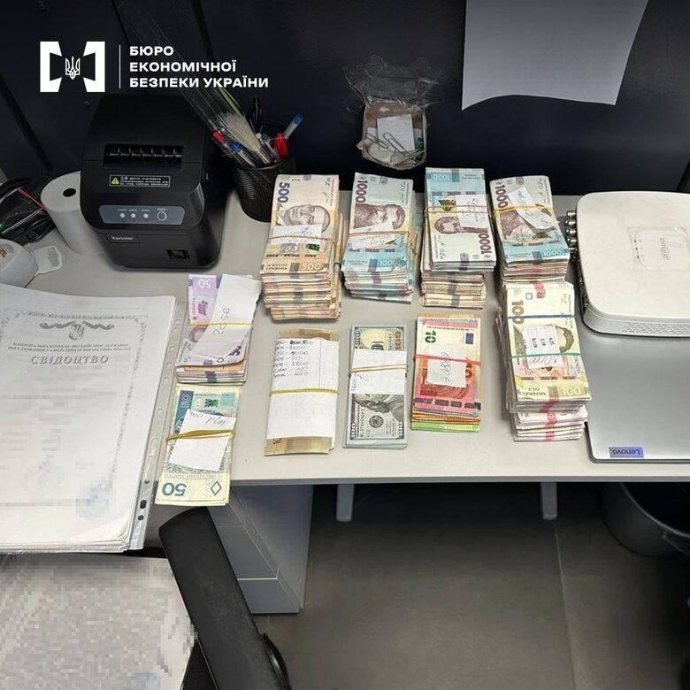 БЕБ знайшло мережу нелегальних пунктів обміну валюти на Львівщині