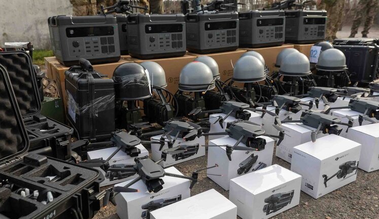 Более 500 FPV, квадроциклы и экскаваторы: воинам 10 бригад передали партию помощи. ФОТОрепортаж