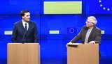 Україна має боротися з корупцією, включно з розкриттям махінацій із Приватбанком, - Боррель