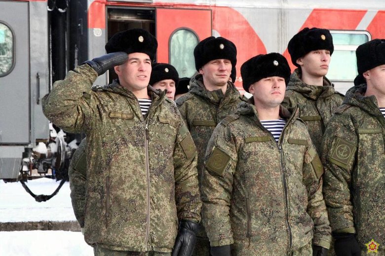 Российские военные и техника продолжают прибывать в Беларусь 01
