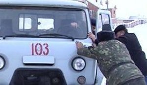 В украинских селах по несколько дней не хоронят покойников из-за снега. ВИДЕО