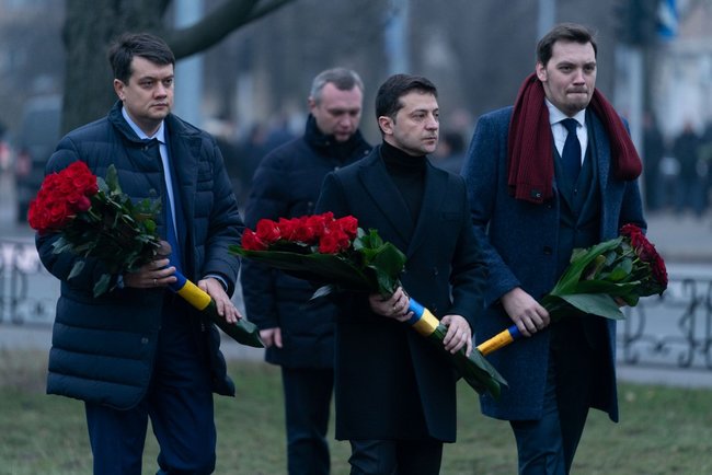 Зеленский почтил память ликвидаторов аварии на Чернобыльской АЭС 01