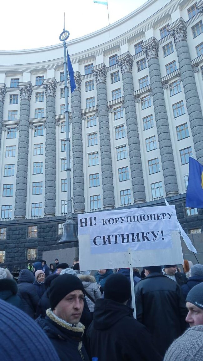 About 6,000 farmers demand NABU chiefs resignation, accuse him of pressure on Ukrainian business 06