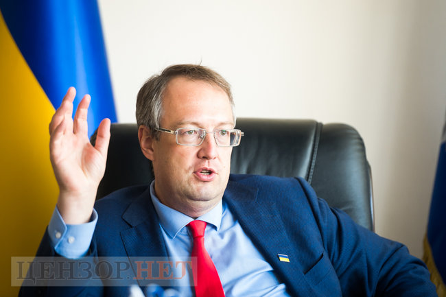 Слідство припускає, що Роккеллі міг стати жертвою провокації з боку керівництва бойовиків, зокрема Гіркіна, - заступник міністра внутрішніх справ Антон Геращенко про справу нацгвардійця Марківа 03