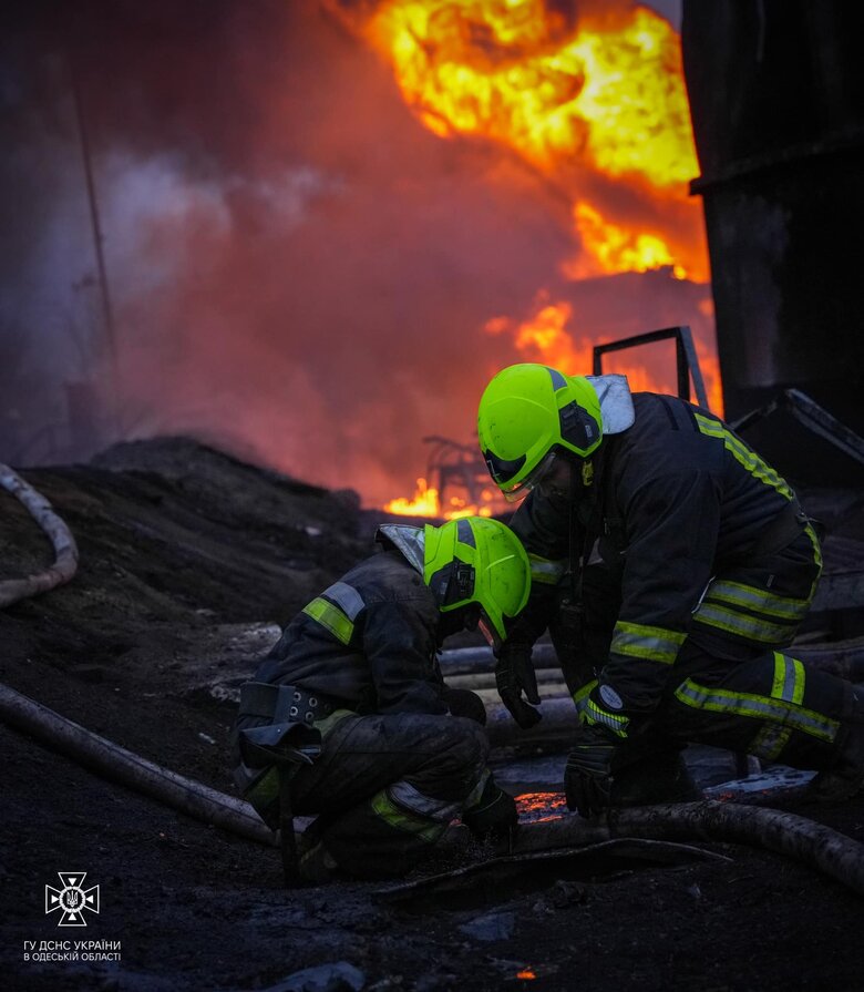 Ликвидирован пожар на объекте энергетической инфраструктуры на Одесщине, вызванный вражеским дроном 02