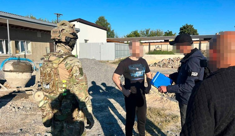 Making furniture instead of doing their duty: abuses uncovered at a unit in Zhytomyr region; six military personnel face charges – State Bureau of Investigation. PHOTOS