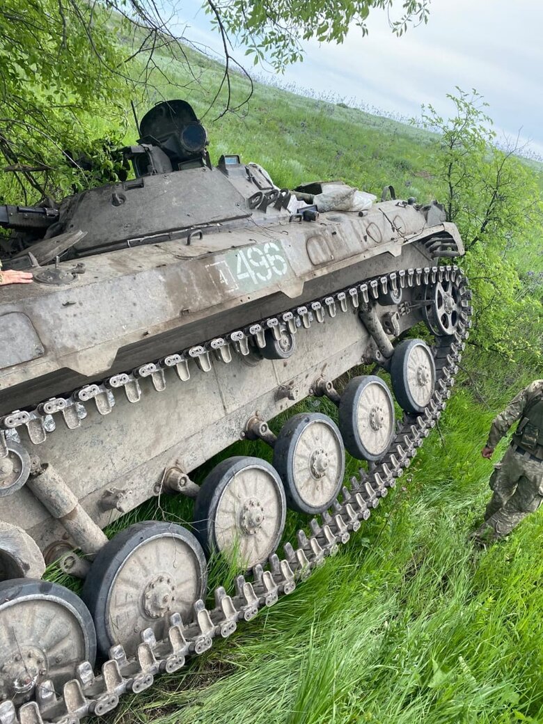 Бійці 57-ї ОМБр знищили БМП-2 рашистів на Луганському напрямку 02