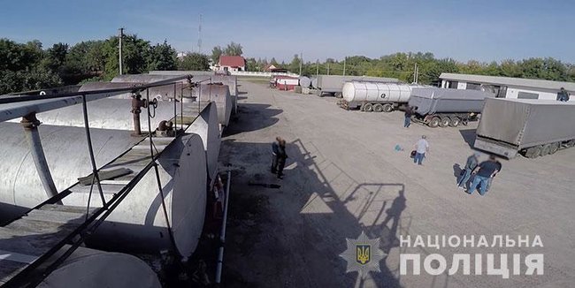 Поліція припинила діяльність незаконного нафтопереробного заводу на Дніпропетровщині 03
