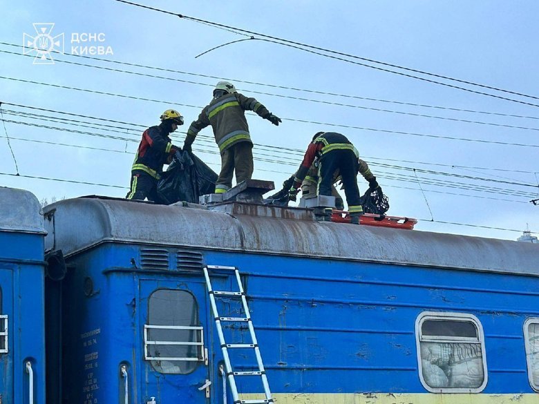 підлітка вбило струмом на даху потяга, ще двоє у лікарні
