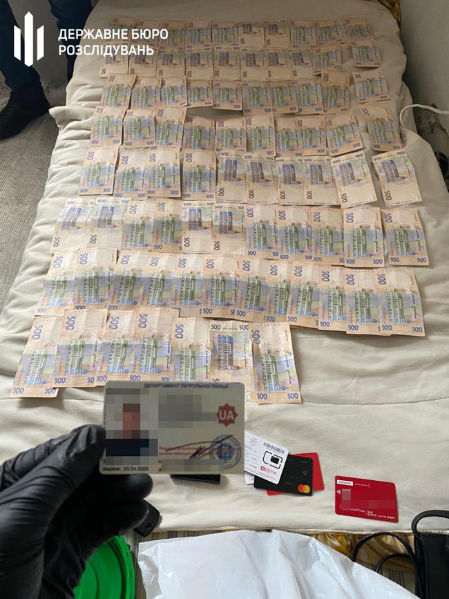 Патрульного, який виготовляв і продавав амфетамін, затримали у Львові, - ДБР 02
